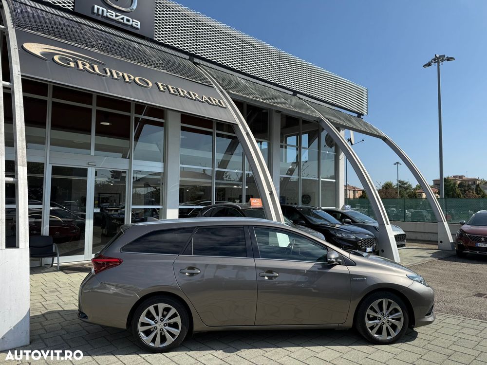 Toyota Auris 1.8 L VVT-i TS Hybrid Sol+ - 3