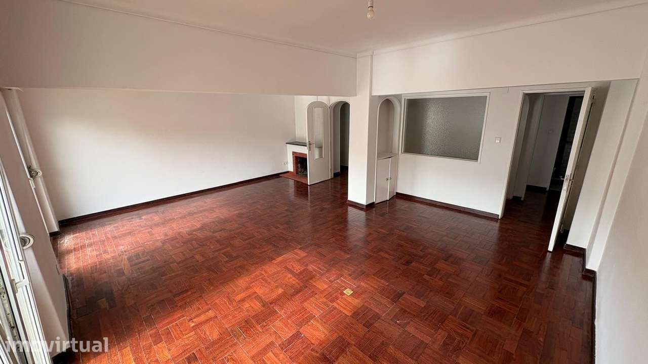 T4 renovado com lareira em Algés – família, arrendamento direto - Grande imagem: 3/16