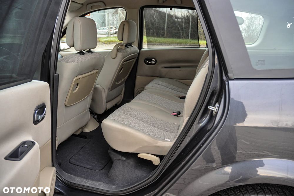 Renault Scenic 1.9 dCi FAP Conquest - 8