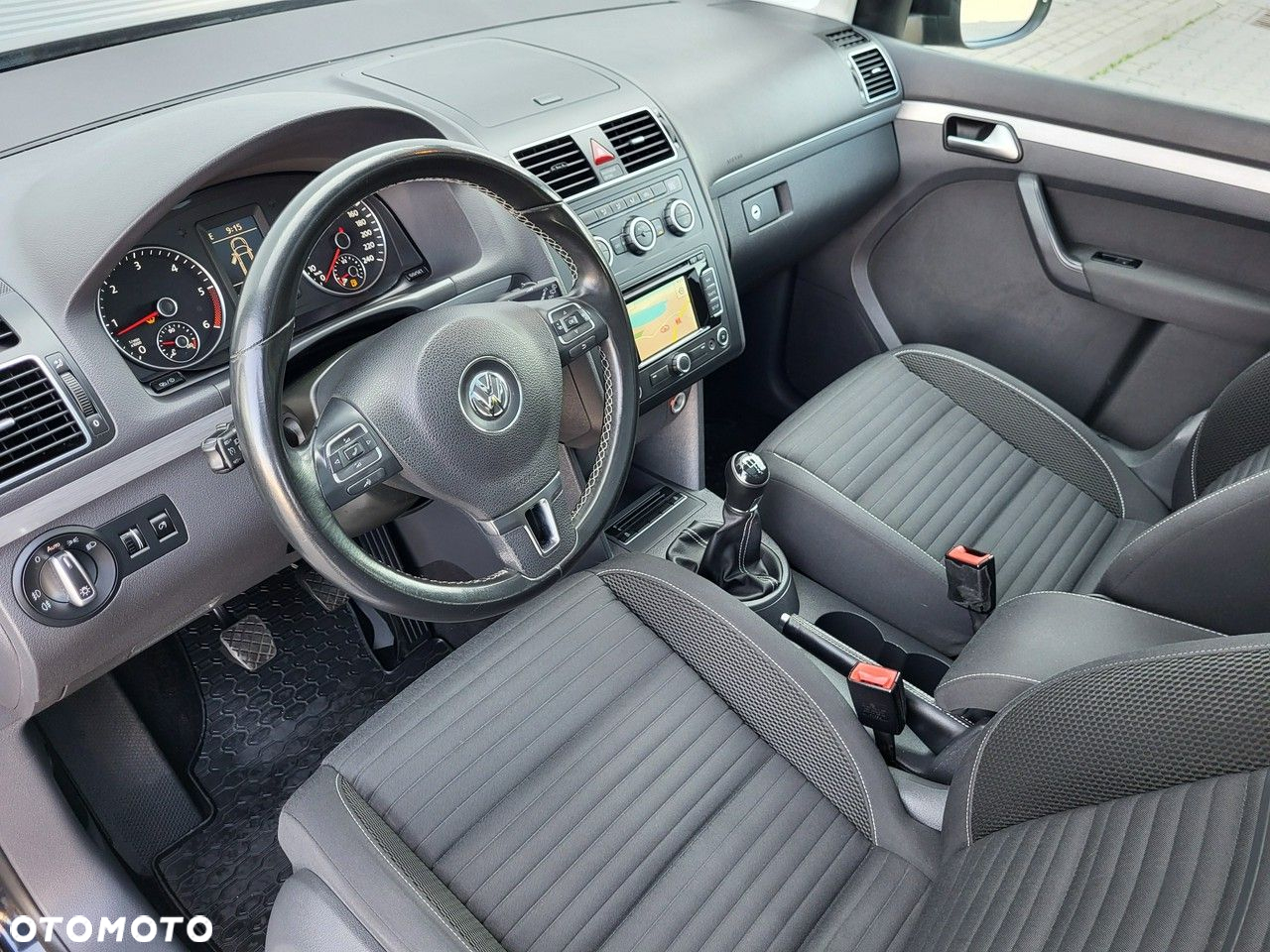 Volkswagen Touran - 17