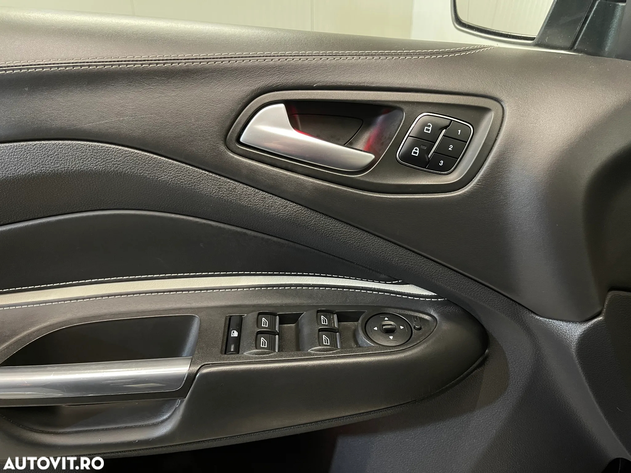 Ford Kuga 2.0 TDCi 4WD Powershift Vignale - 22