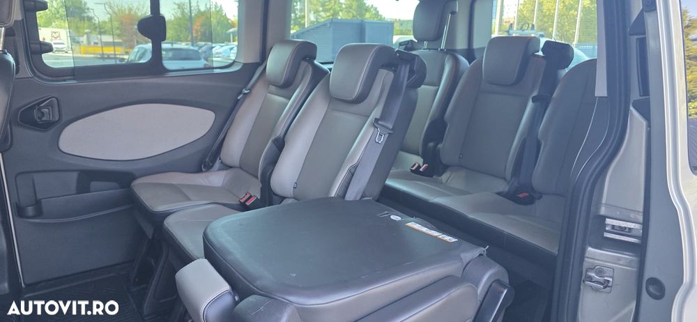 Ford Tourneo Custom - 16
