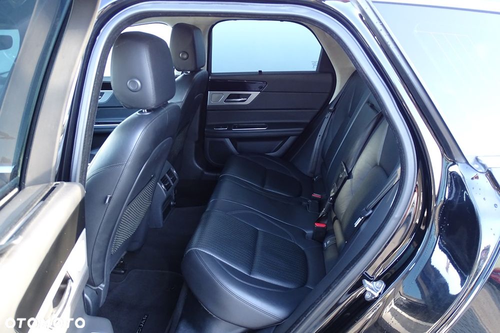 Jaguar XF 20d Prestige - 17