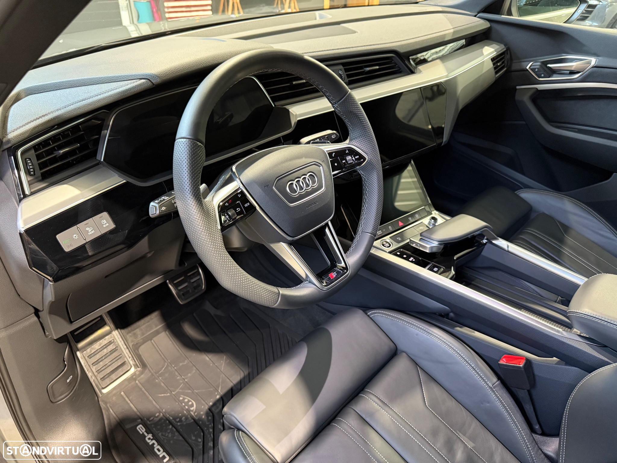 Audi Q8 e-Tron 50 quattro S line - 27