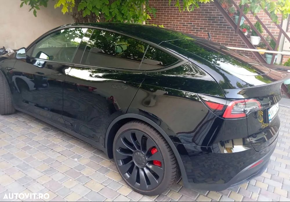 Tesla Model Y Performance Dual Motor AWD - 1