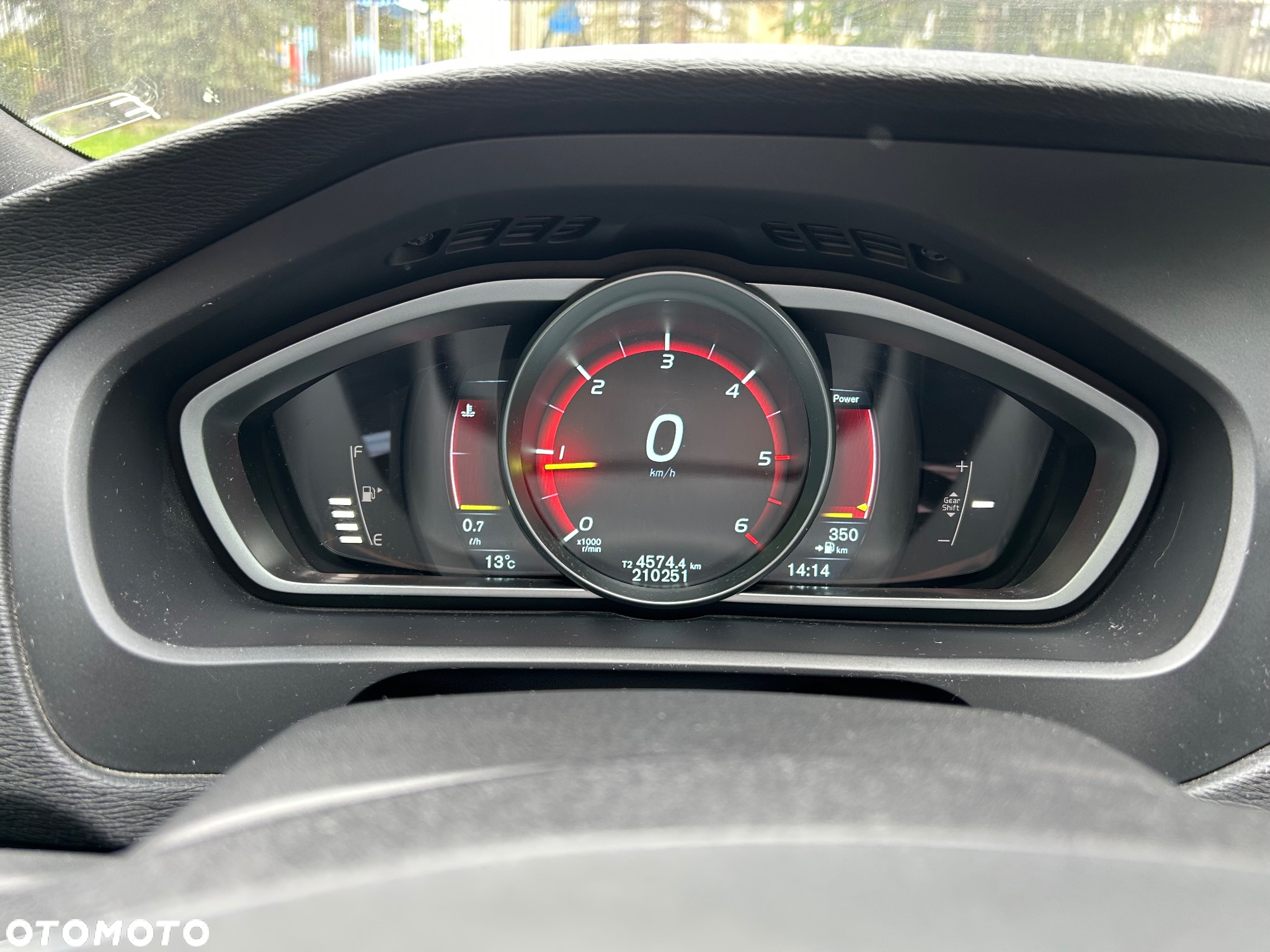 Volvo V40 D4 Drive-E R-Design Momentum - 8