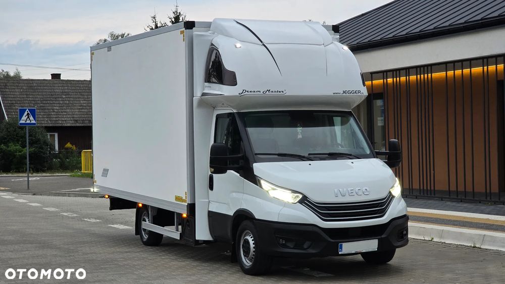 Iveco ❗️❗️DAILY 3.0 180KM 35S18 ❗️❗️ZABUDOWA JEGGER 10 PALET / KONTENER 5M / PODUSZKI PNEUMATYCZNE / SKRZYNIA MANUALNA / NAWIGACJA / TEMPOMAT ADAPTACYJNY / KABINA SYPIALNIANA / LEKKI KONTENER / WERSJA WZMOCNIONA / SALON POLSKA / FULL LED / RAMA / MAKSYMALNA OPCJA WYPOSAŻENIA❗❗ STAN - JAK NOWY ❗️ - 10
