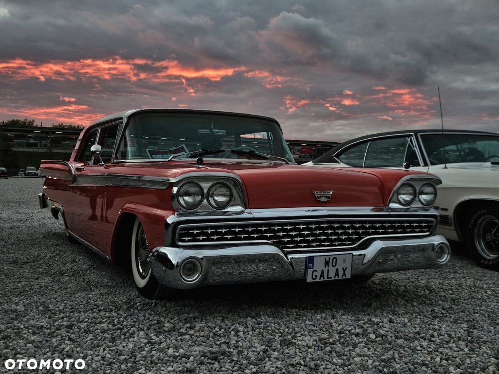 Ford Fairlane - 15