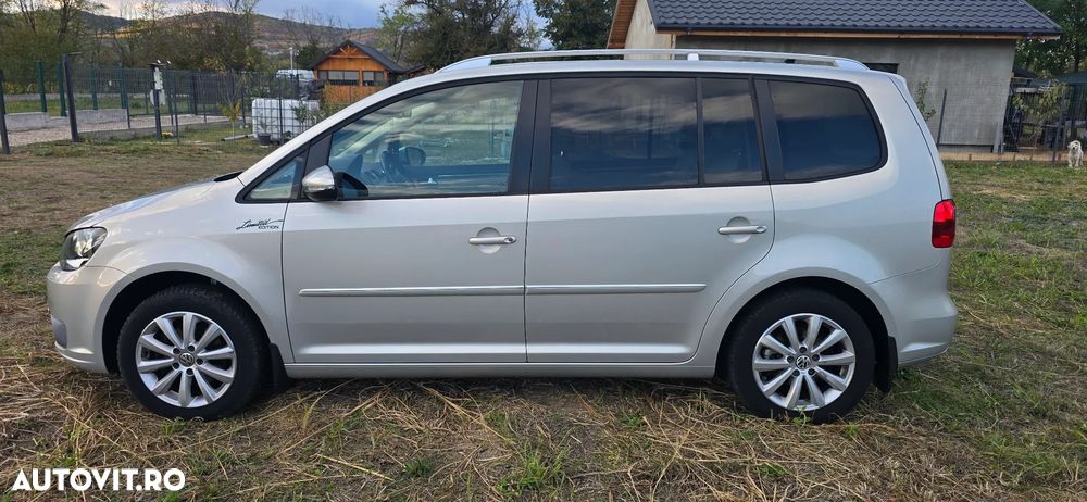 Volkswagen Touran 2010 photo 2