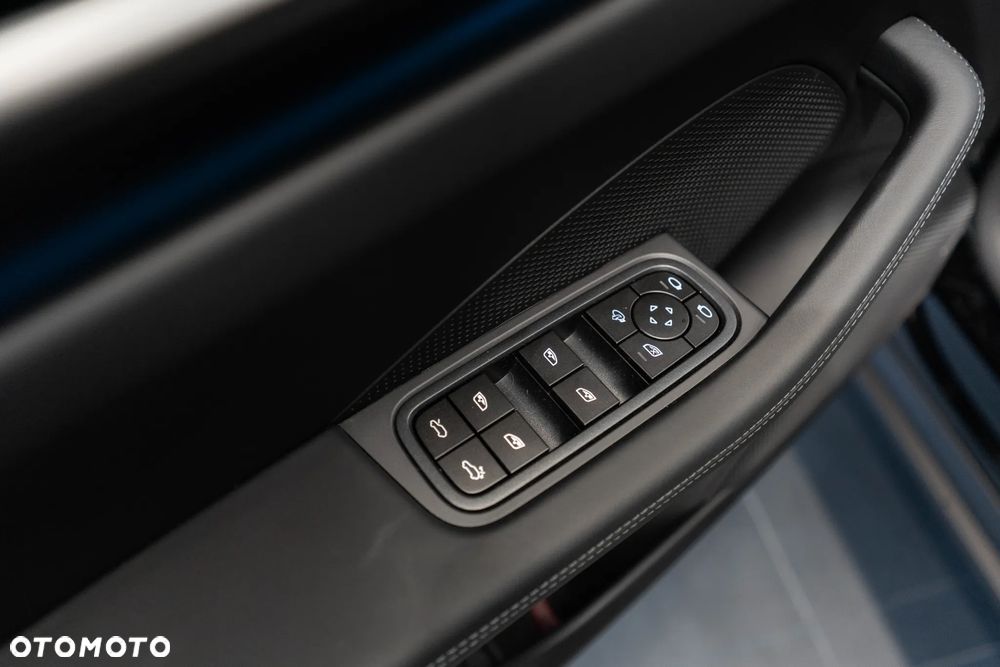 Porsche Macan - 24