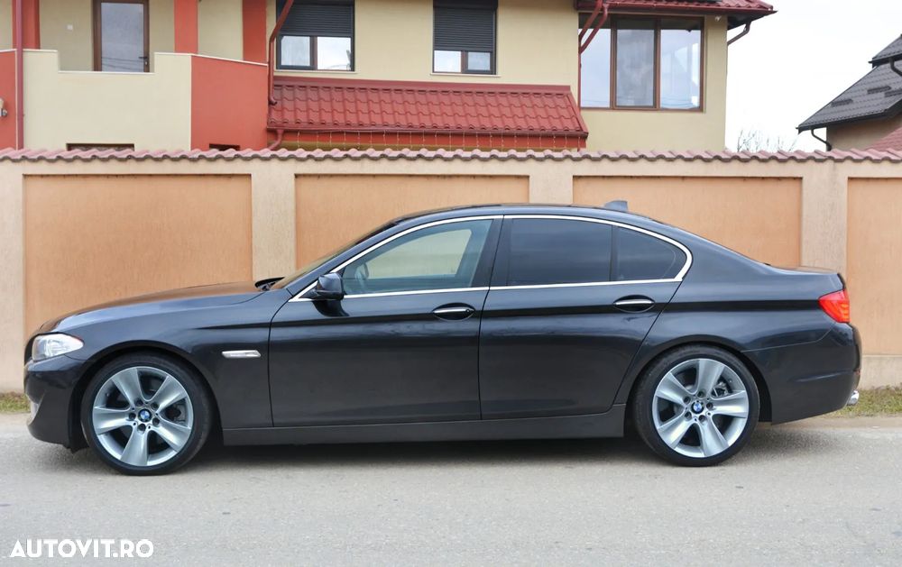BMW Seria 5 520d xDrive - 12