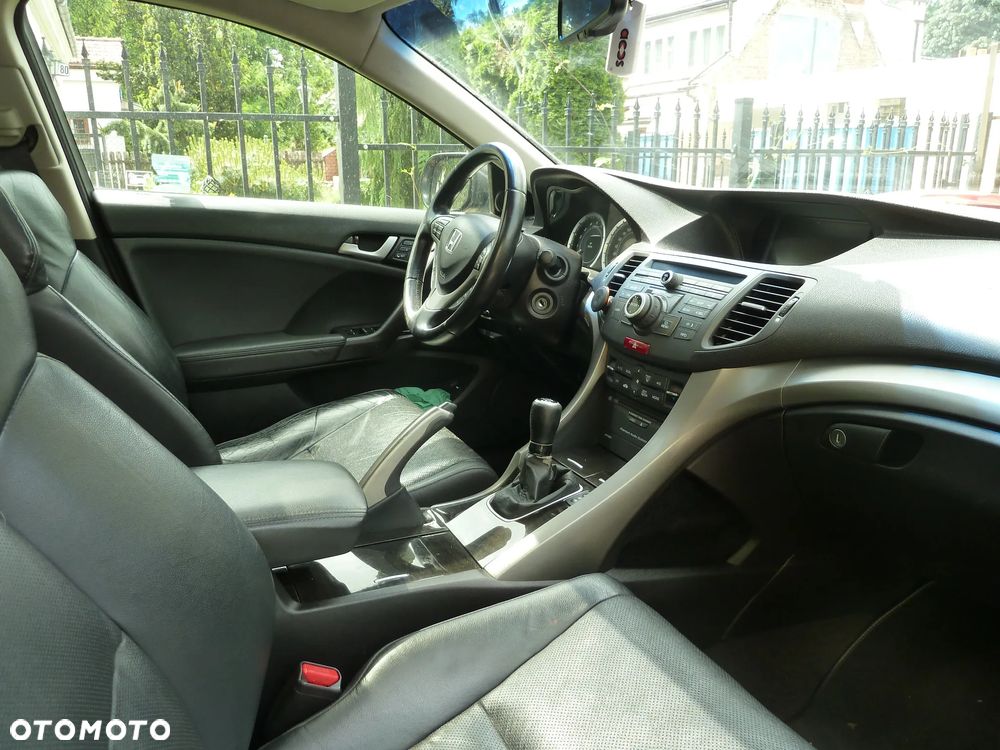 Honda Accord 2.0 Executive - 11
