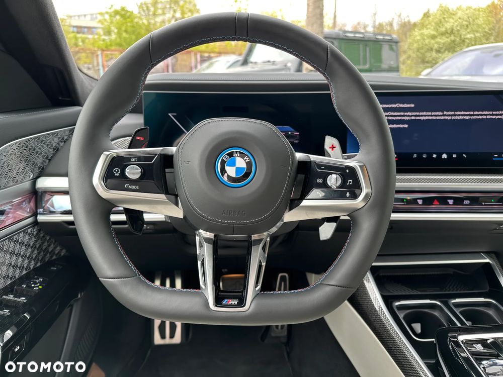 BMW Seria 7 M760e PHEV xDrive Individual Edition sport - 24