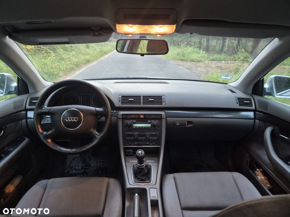 Audi A4 Limousine - 4