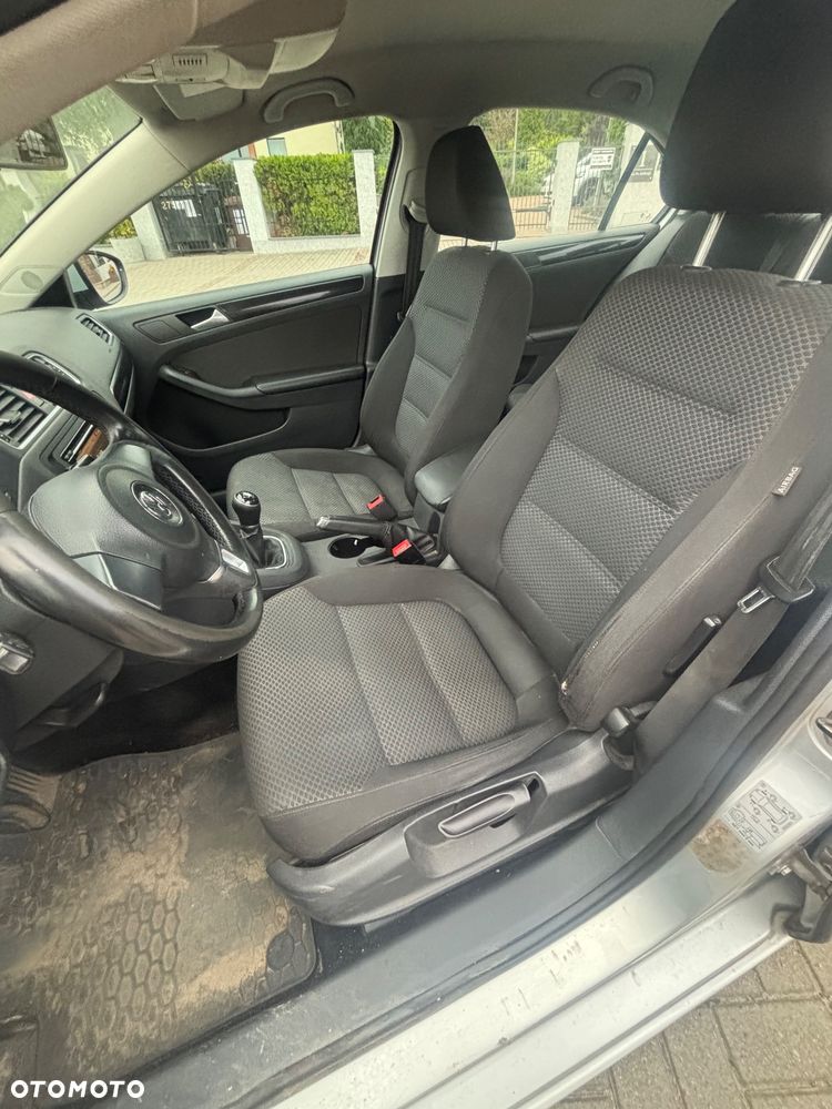 Volkswagen Jetta 1.6 TDI Comfortline - 11