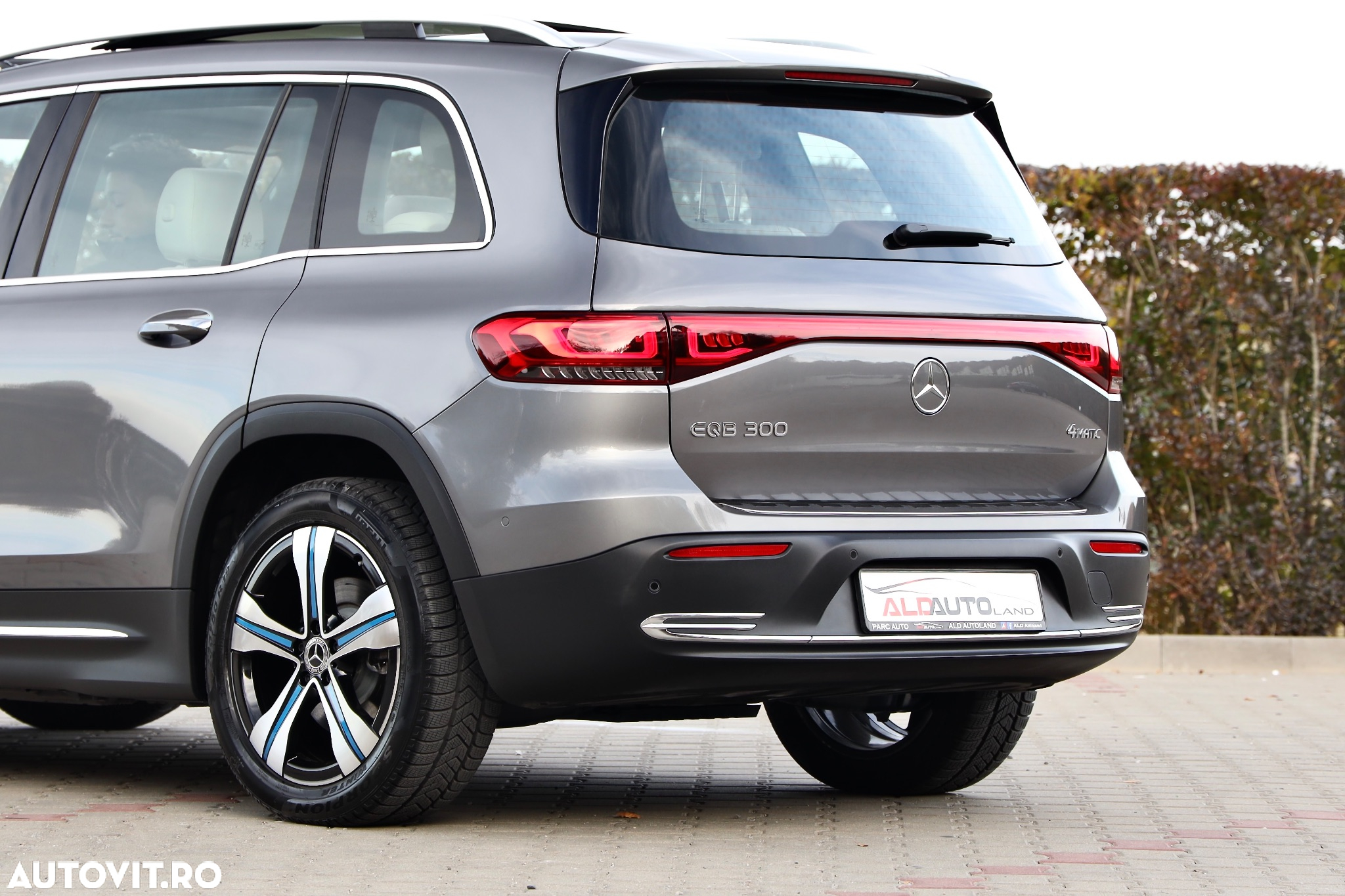 Mercedes-Benz EQB 300 4MATIC - 32