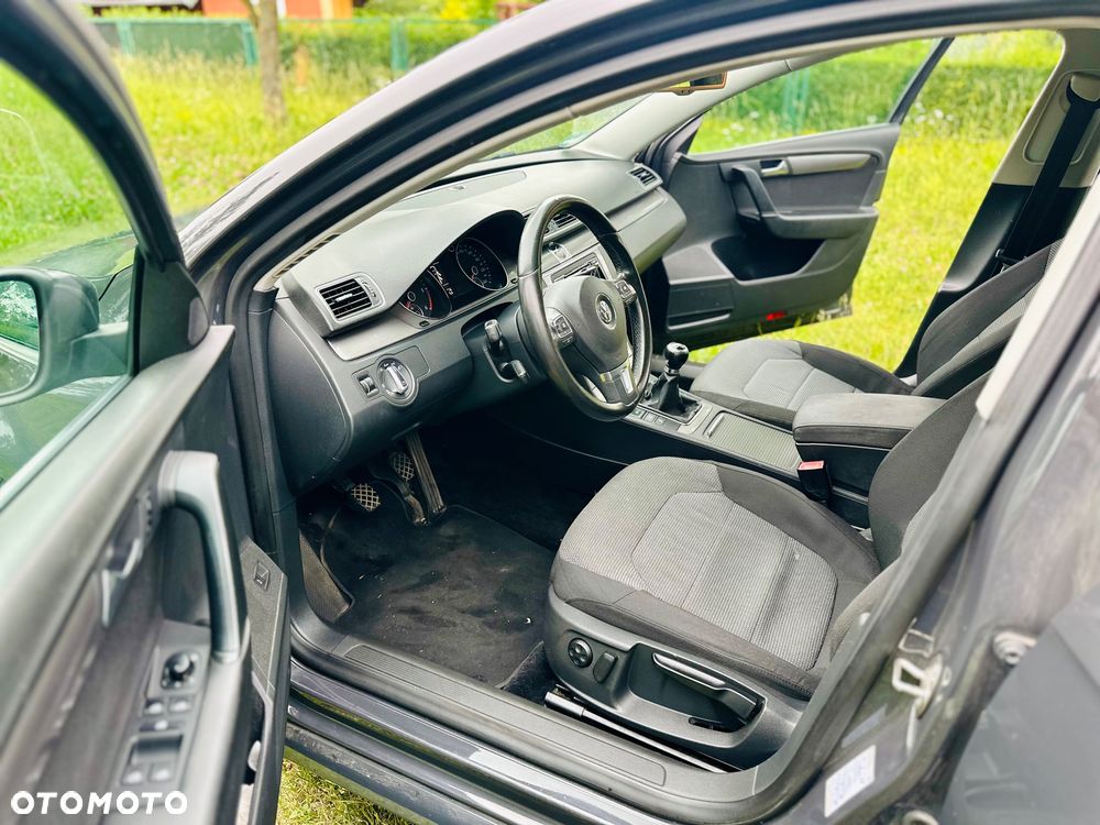 Volkswagen Passat 1.6 TDI BlueMotion Technology Highline - 11