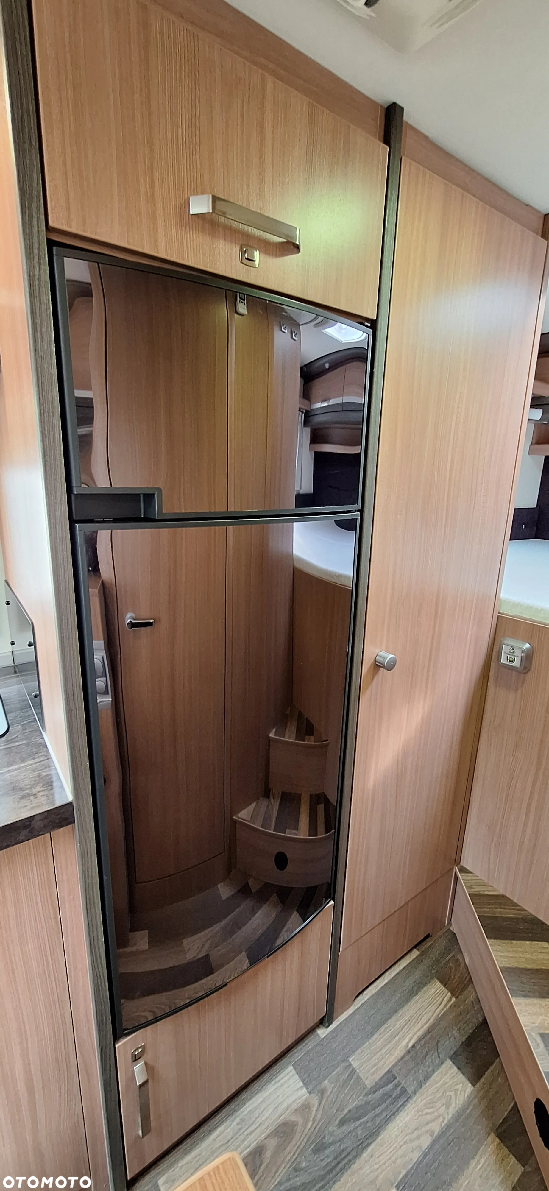 KNAUS Salon Polska, VAT 23%, Sky Traveller 650DG - 18