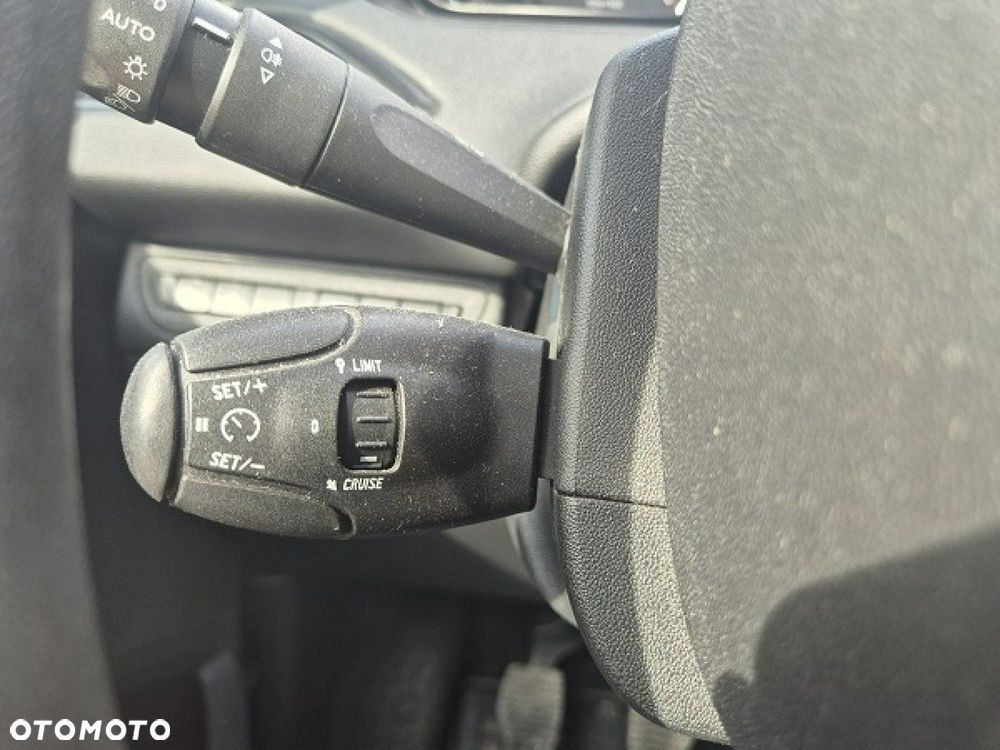Peugeot 208 - 15