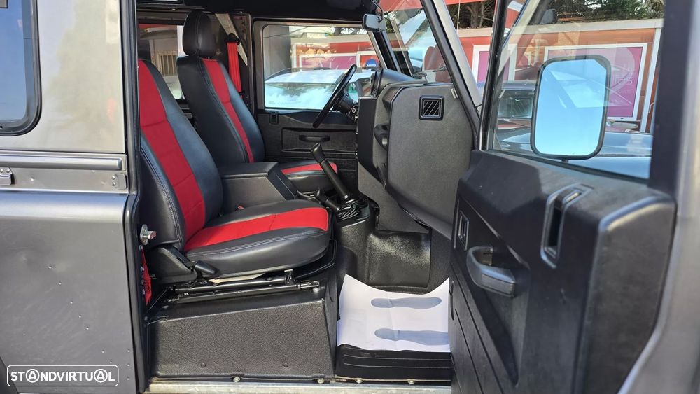 Land Rover Defender 90 SW 2.2 CRD E - 23