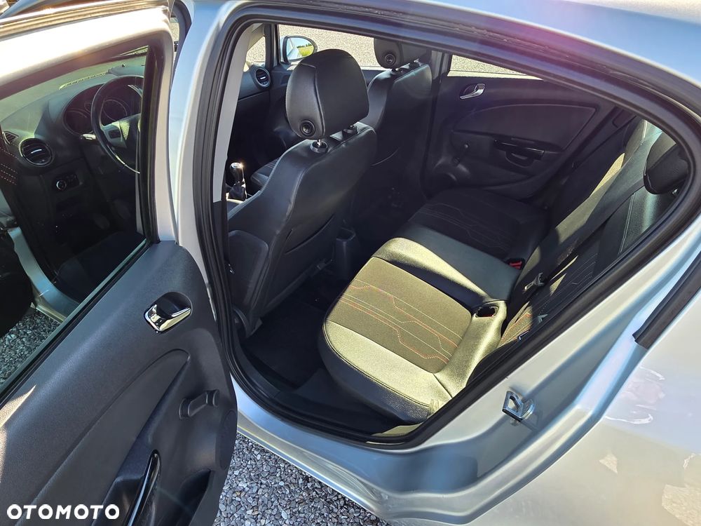 Opel Corsa 1.4 16V Cosmo - 14