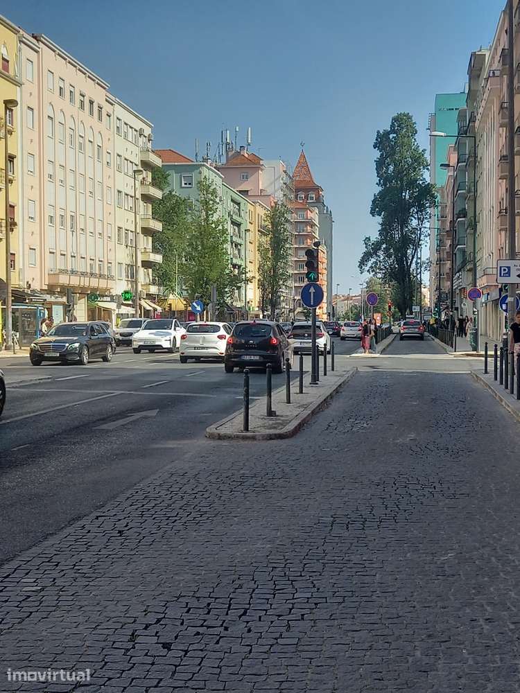 Apartamento T5 na Av. de Roma - Grande imagem: 2/22