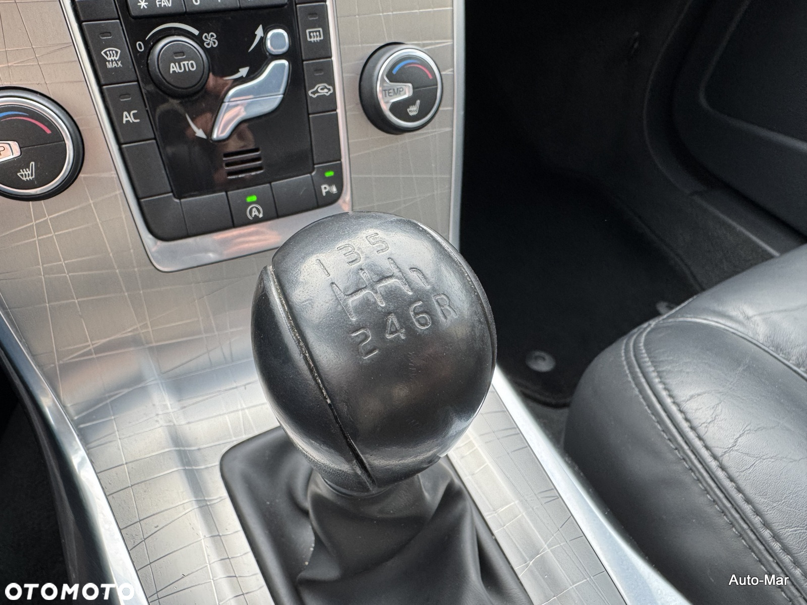 Volvo XC 70 D4 Momentum - 25