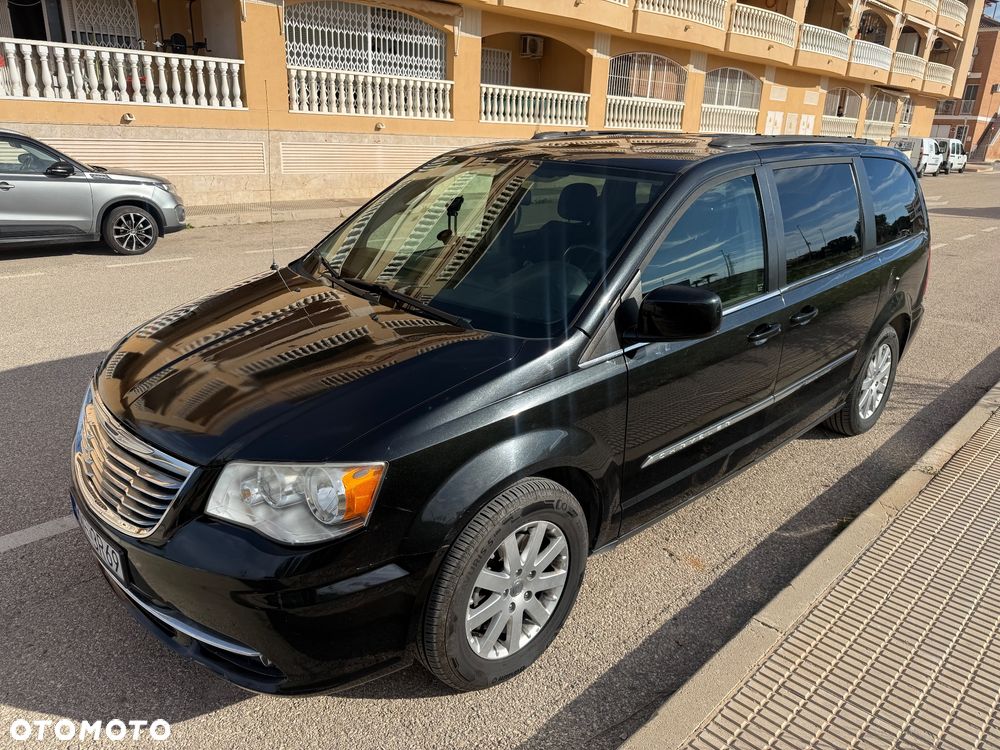 Chrysler Town & Country - 2