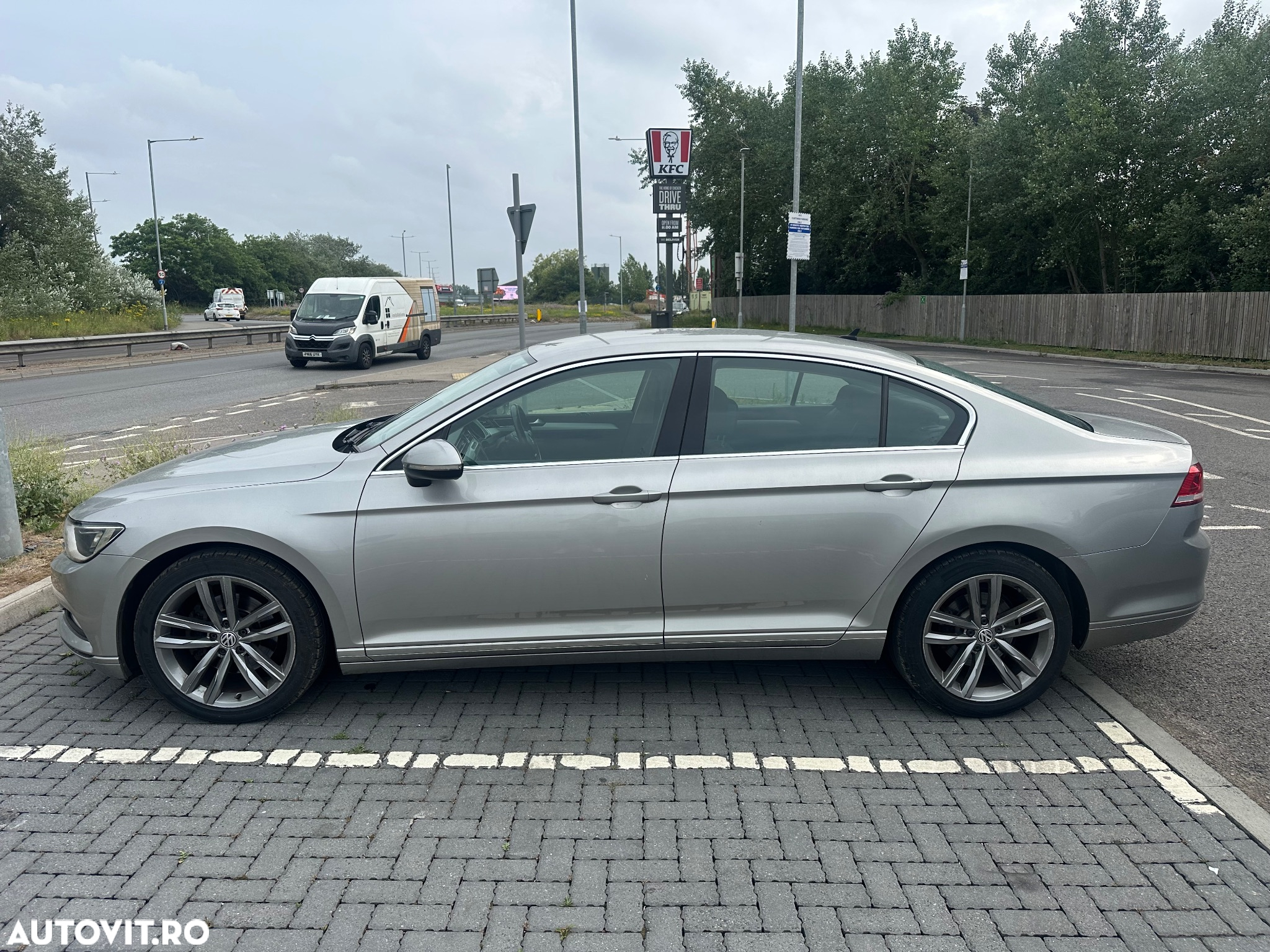 Volkswagen Passat 2.0 TDI SCR Business - 9
