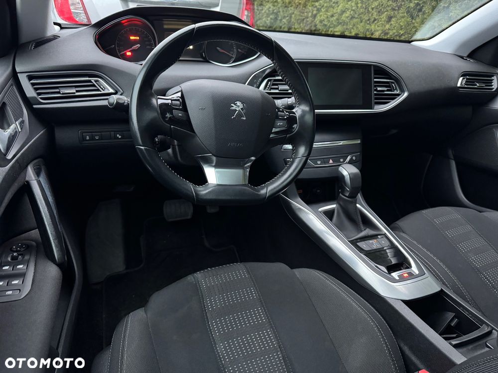 Peugeot 308 PureTech 130 GPF EAT8 Stop & Start Allure Pack - 5