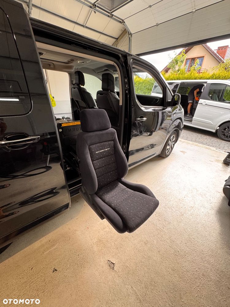 Ford Tourneo Custom - 31