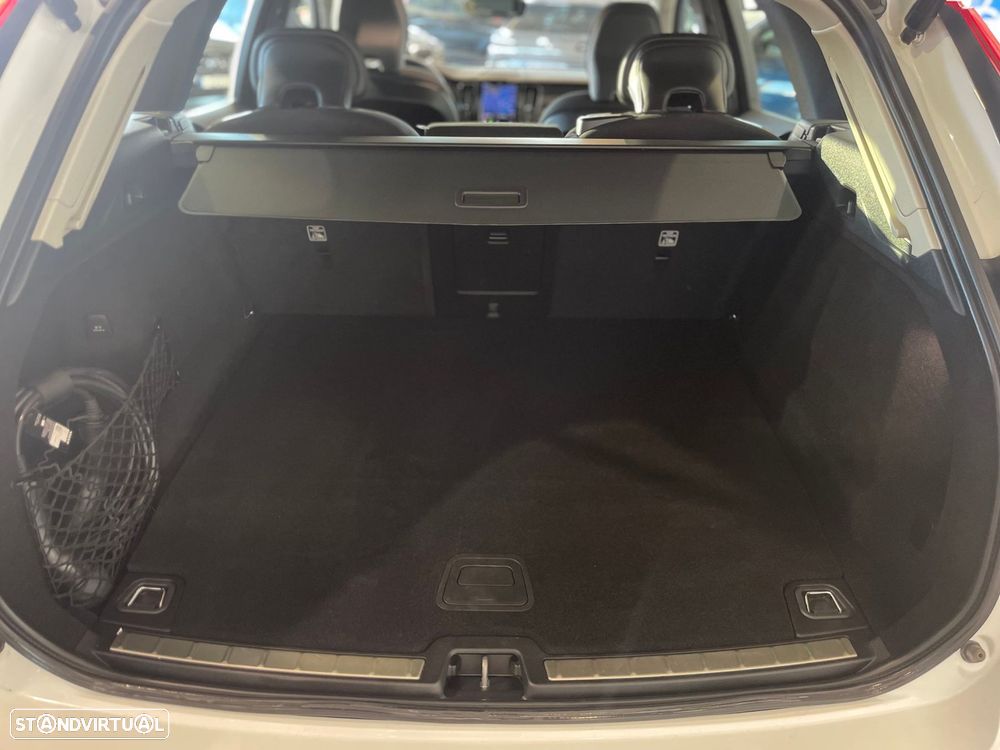 Volvo XC 60 2.0 T6 PHEV Inscription Expression AWD - 32