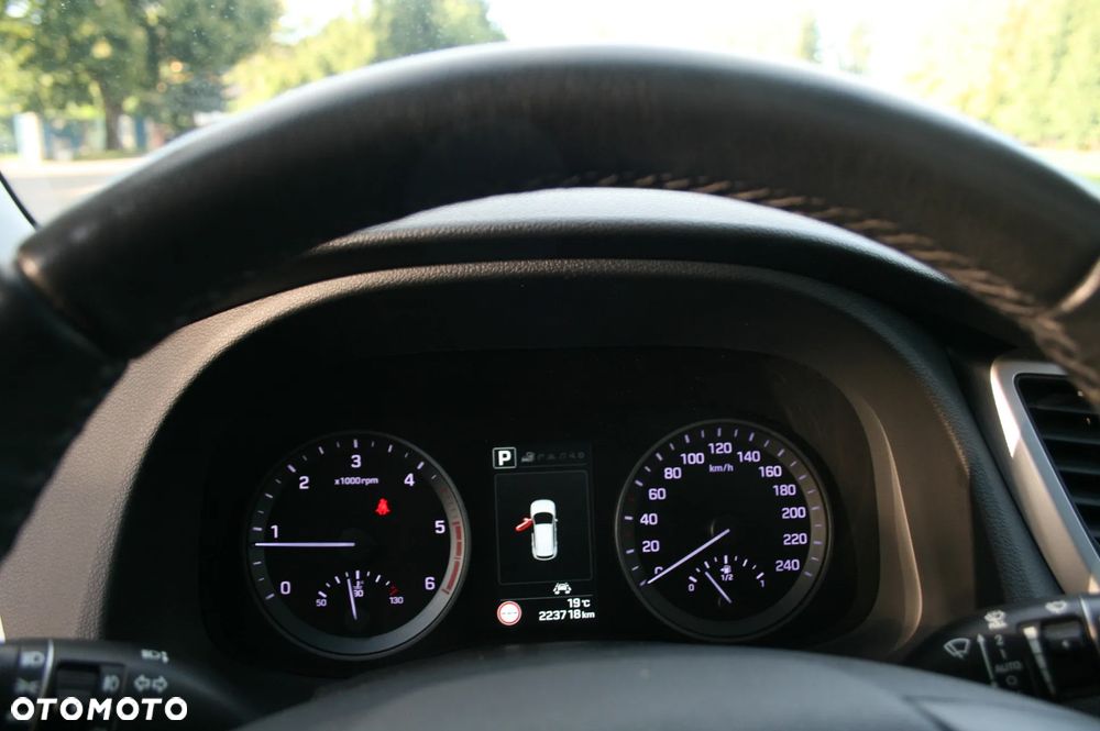 Hyundai Tucson 2.0 CRDI 4WD Automatik Premium - 23