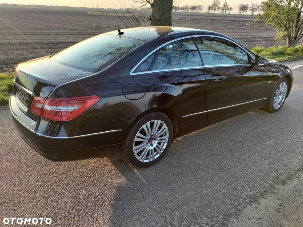 Mercedes-Benz Klasa E 220 CDI DPF BlueEFFICIENCY Avantgarde - 3