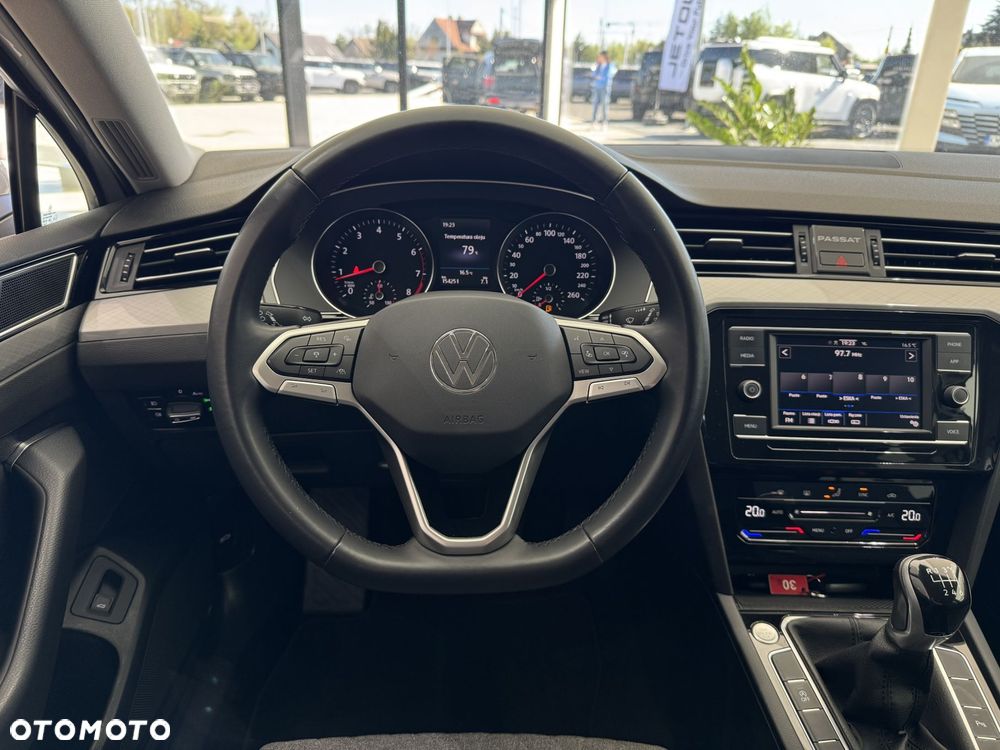 Volkswagen Passat - 15