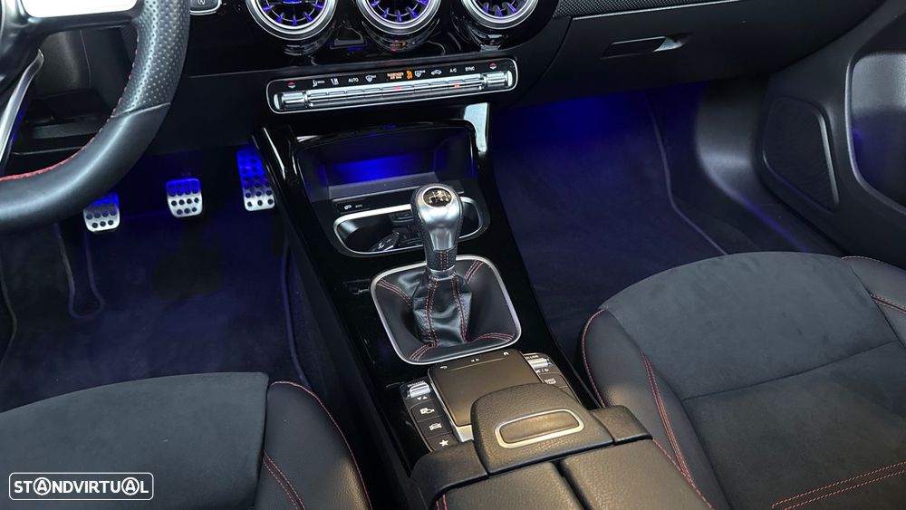 Mercedes-Benz A 180 AMG Line - 13