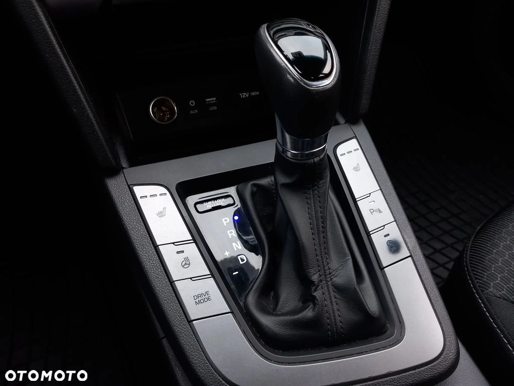 Hyundai Elantra 1.6 CRDi BlueDrive Style DCT - 18