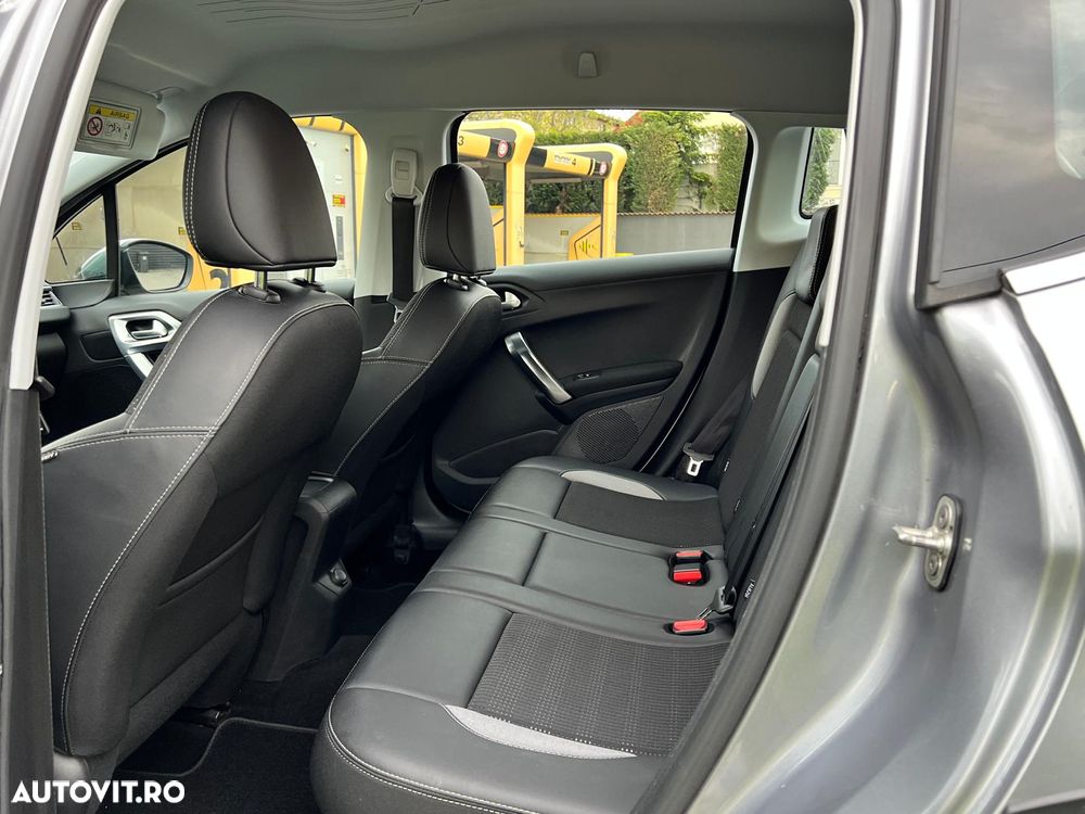 Peugeot 2008 1.2 L PureTech Turbo S&S Allure - 9