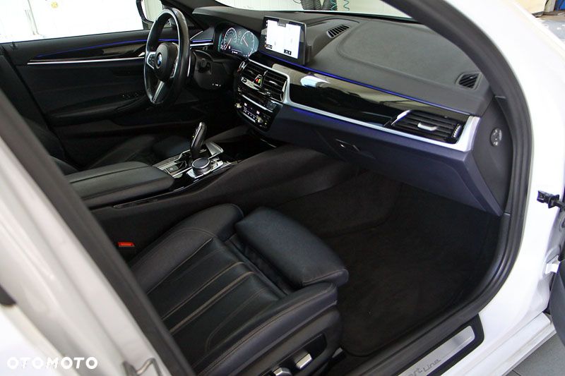 BMW Seria 5 530d xDrive Sport Line - 12
