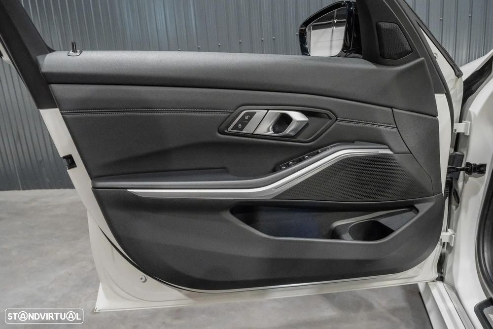 BMW 330 i Aut. M Sport - 18