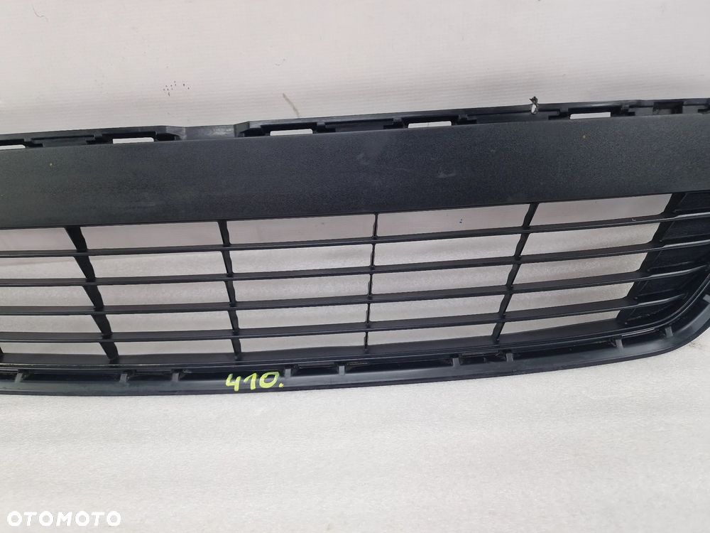 TOYOTA YARIS III 3 11- KRATKA ŚRODKOWA ZDERZAKA PRZEDNIEGO PRZÓD , NR 53112-0D210 , NR AUKCJI KR410 - 5