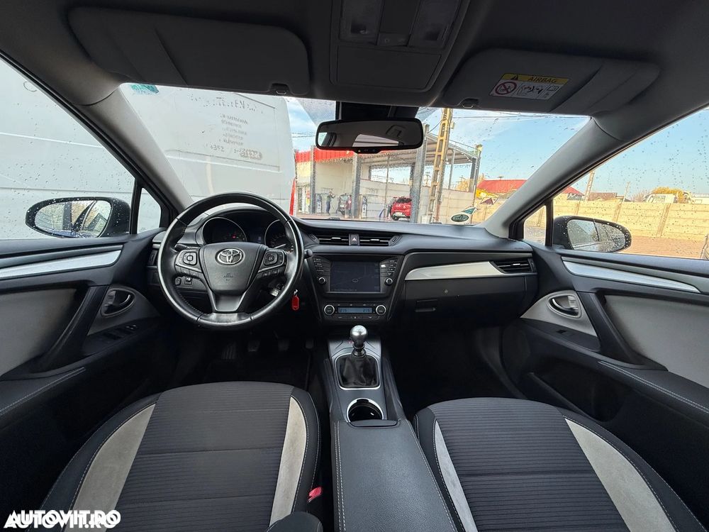 Toyota Avensis 1.6 Comfort - 6