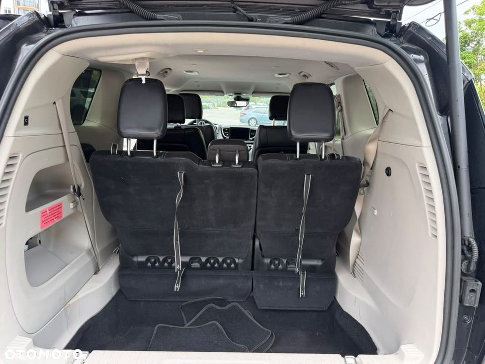 Chrysler Pacifica - 13