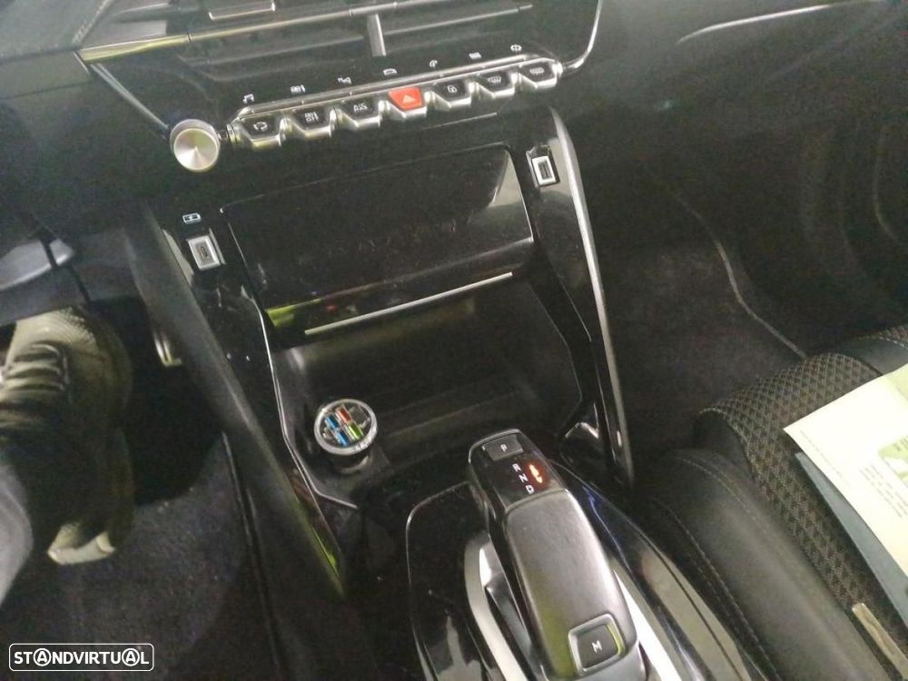 Peugeot 2008 1.5 BlueHDi GT EAT8 - 5