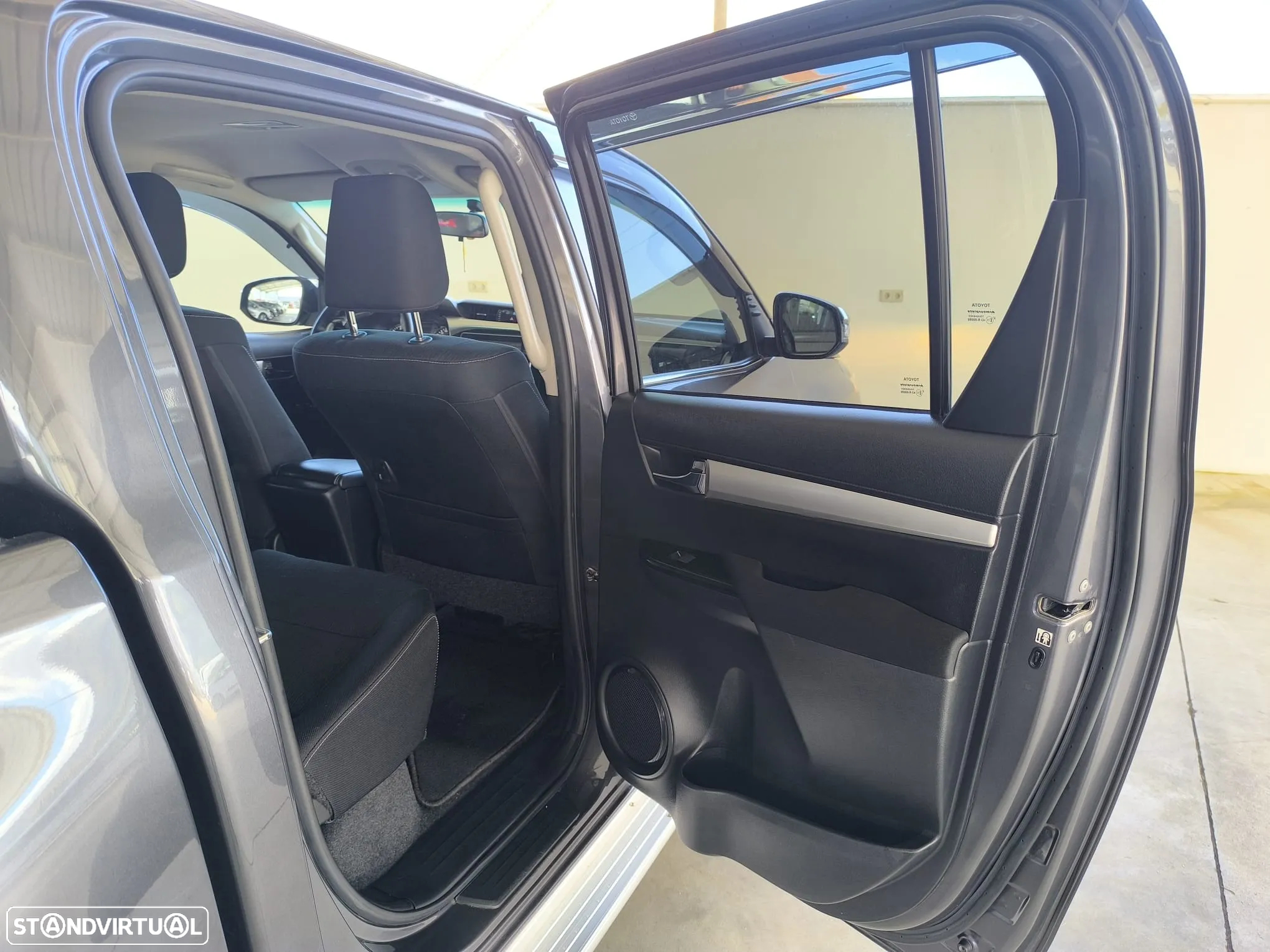 Toyota Hilux 2.4 D-4D 4WD CD Tracker - 23