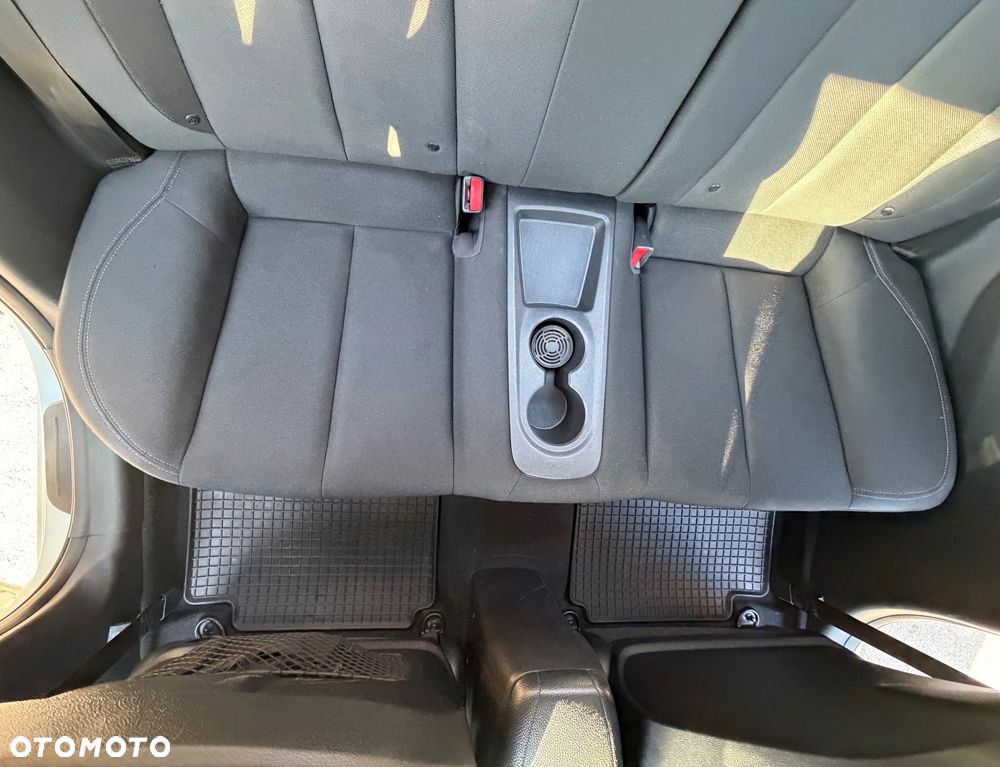 Hyundai Veloster 1.6 GDI Comfort - 14