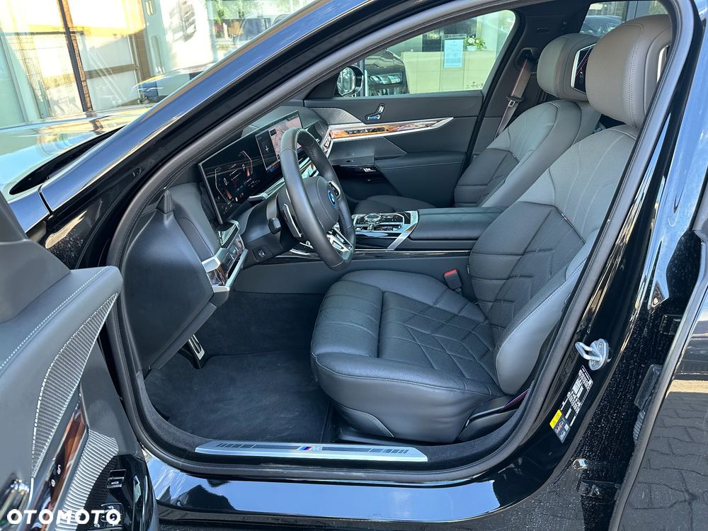 BMW Seria 7 750e PHEV xDrive M Sport sport - 7