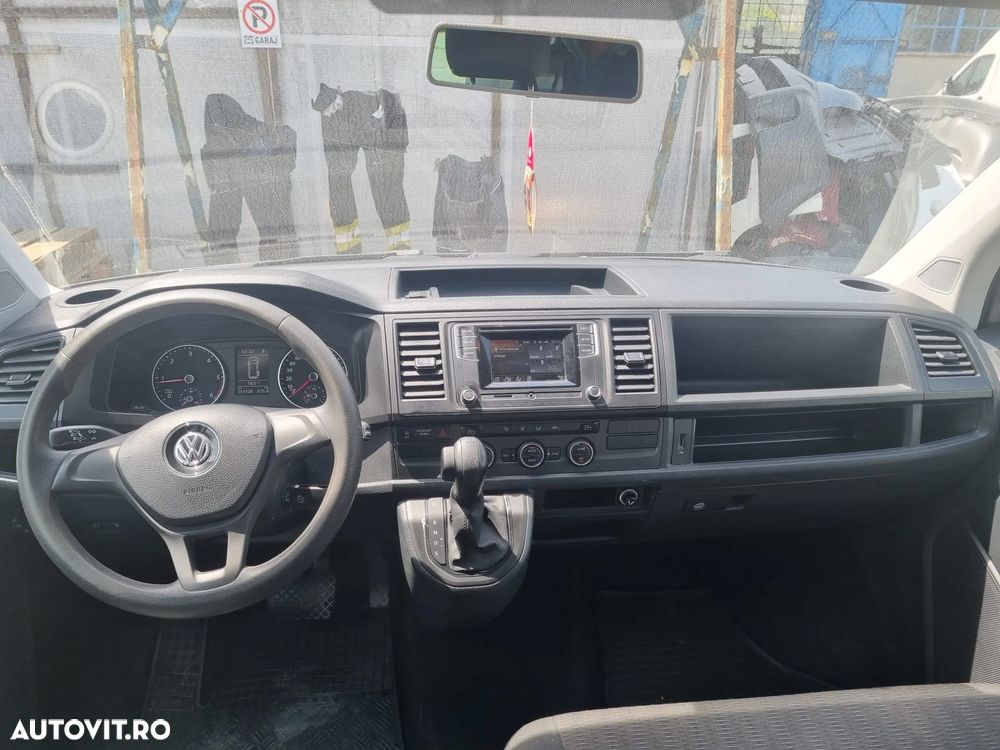 Volkswagen Caravelle - 8