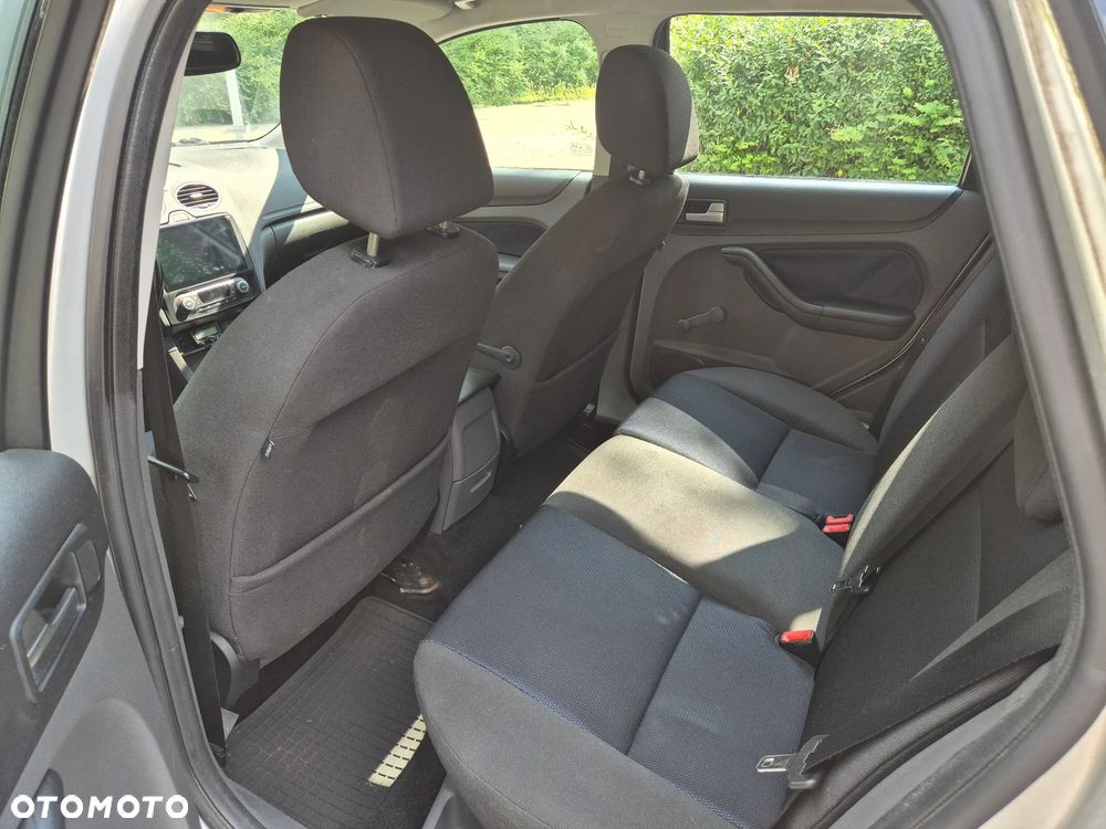 Ford Focus 1.6 TDCi DPF Ambiente - 8