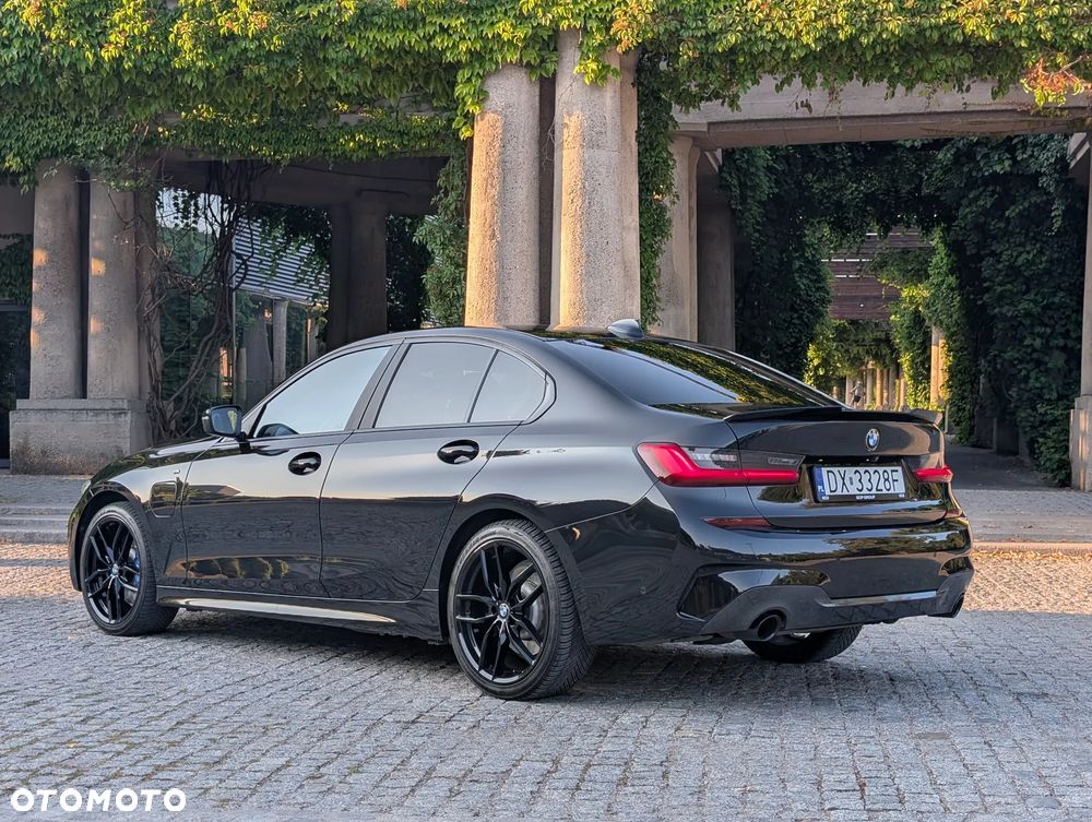 BMW Seria 3 330e M Sport - 4